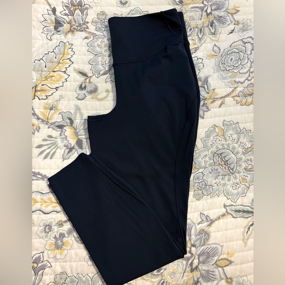 Lululemon Size 10 Navy Blue Athletic Leggings 25 inch